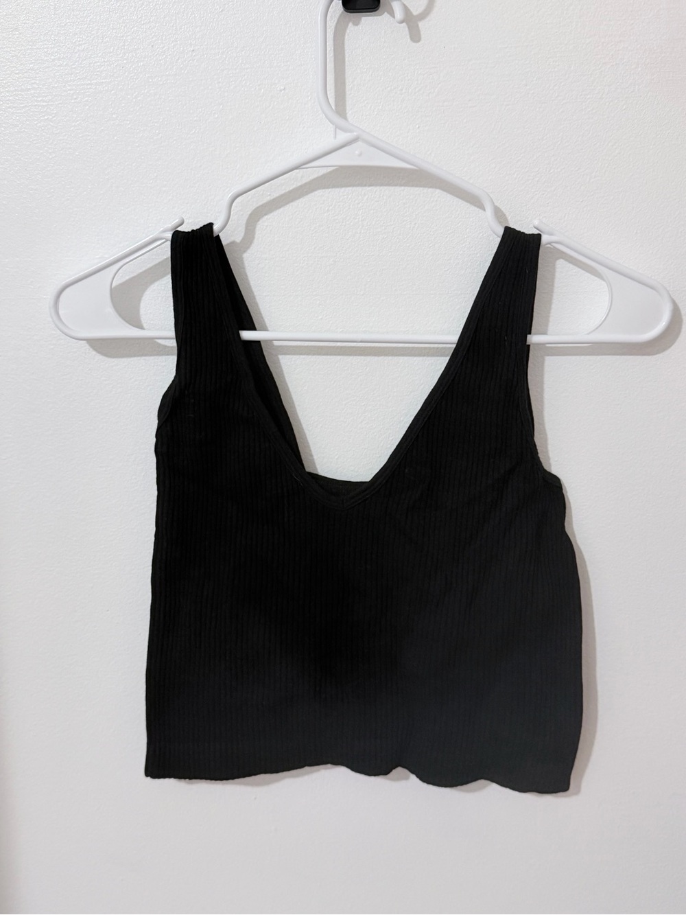 Black Ribbed V-Neck Crop Tank Top - Women